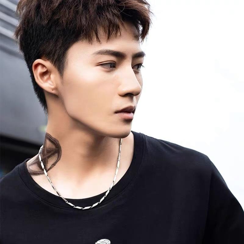 Necklace Men'S Trendy Hip-Hop Collarbone Chain Cuban Chain Men'S Light Luxury Niche Titanium Steel Sweater Chain Cold Wind Accessories