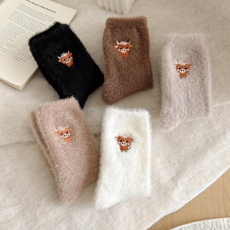 Autumn Winter Warm Floor Socks Fleece Thickened Embroidered Sleep Socks Cartoon Cute Mid-Tube Stockings Women