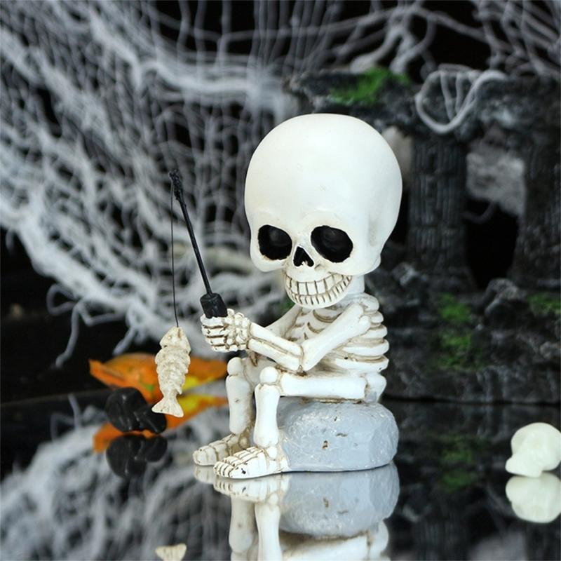 Outdoor Resins Halloween Skeleton Fisherman Sculpture With Shaking Head Design For Garden Patios Pond Decoration Gift