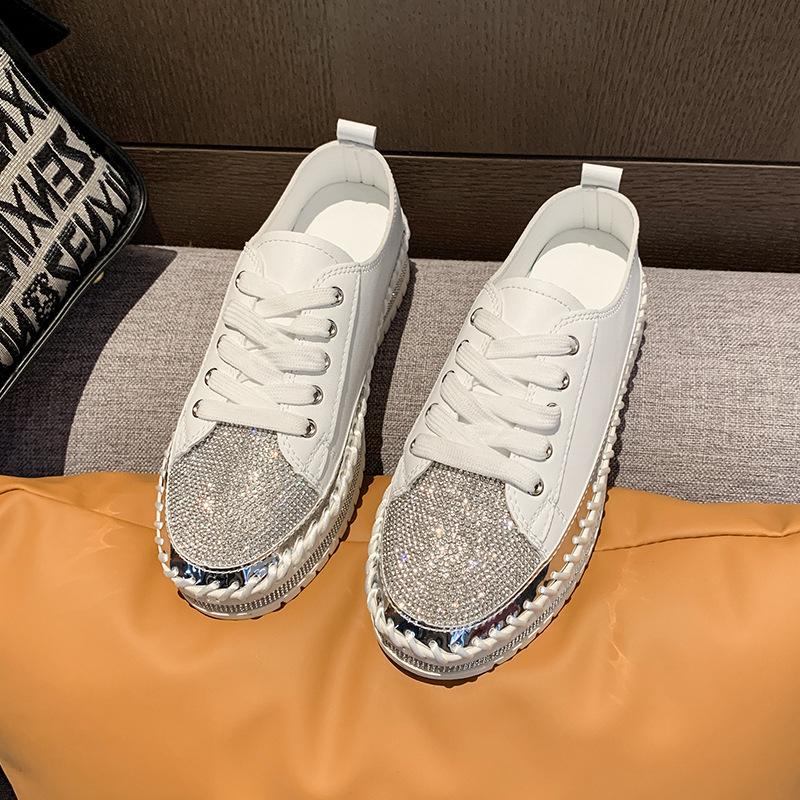 Duży rozmiar białe buty damskie 2025 nowe wysadzane diamentami platformy muffinowe cekinowe obszycie modne buty na deskorolkę