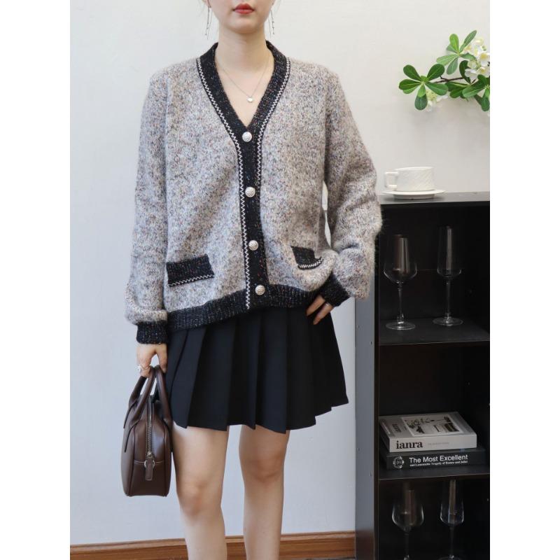 Autumn and winter new contrasting color temperament sweater jacket design sense loose knitted cardigan women