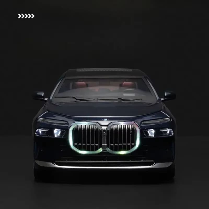 Trendy simulering 1:24 BMW I7 G70 Legering bilmodell med utstillingsboks samling Miniatyr bil Hjem Dekorative ornamenter Barneleker Bilgave til menn