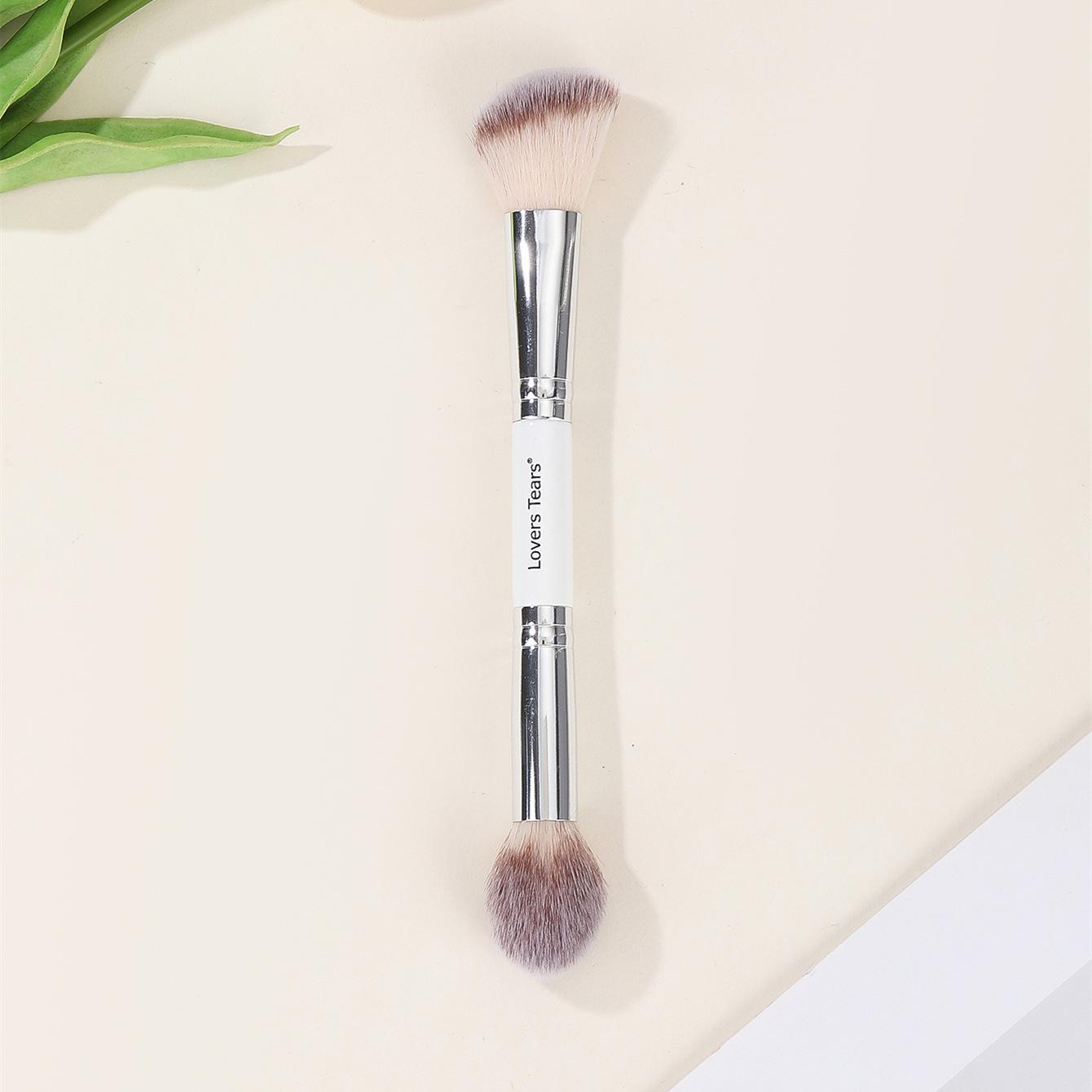 

Lover s Tears Dual-Ended Multifunctional Makeup Brush: Blush, Powder, and Contour Tool. слоновая кость/белый