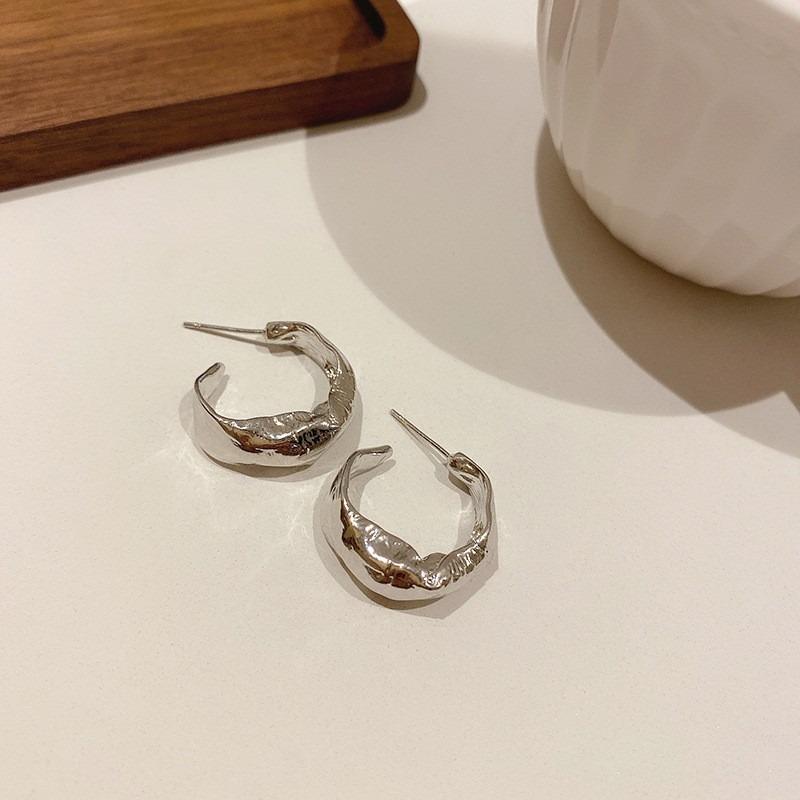 Silver Needle Diamond-set Geometric Circle Earrings Temperament Light Luxury High-end Earrings Personalized Design Cold Wind Earrings Wholesale