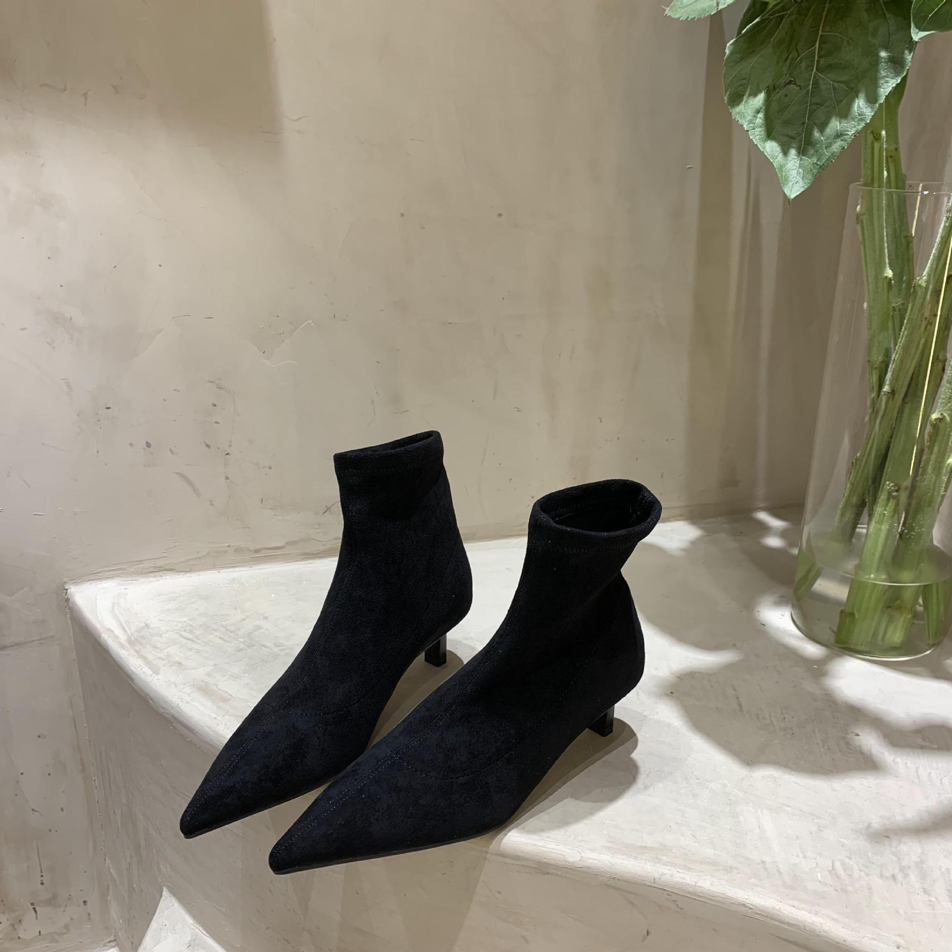 

2025 autumn and winter pointed thin heel elastic boots Internet celebrity thin boots medium boots matte high heel velvet commuter short boots women 39