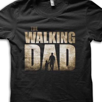 La Maglietta 'Walking Dad' Regalo per la Festa del Papà Figlio Figlia Riferimento TV
