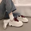 Populární platformové bíé boty dámské podzim 2025 nové všestranné sportovní a volnočasové boty zvyšující na výšce šněrovací lehké plátěnky