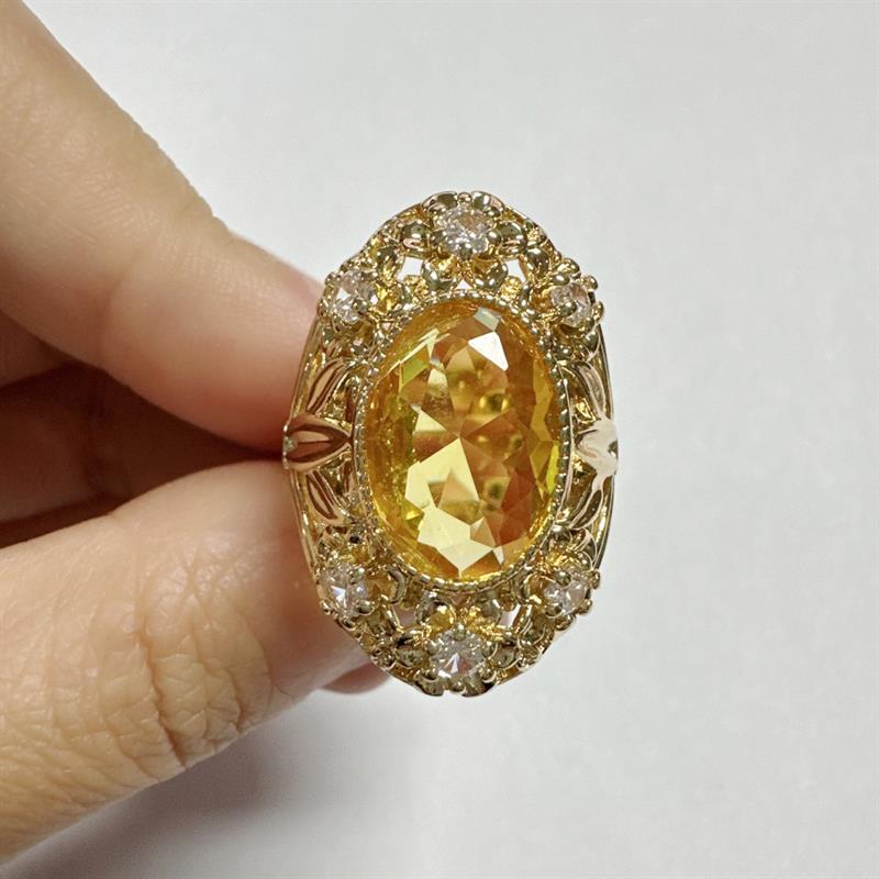Huitan Luxury Women Gold Color Ring Leaf Fresh Style Fashion Wedding Engagement Elegant Accessories Lady Jewelry Inlaid Shiny CZ