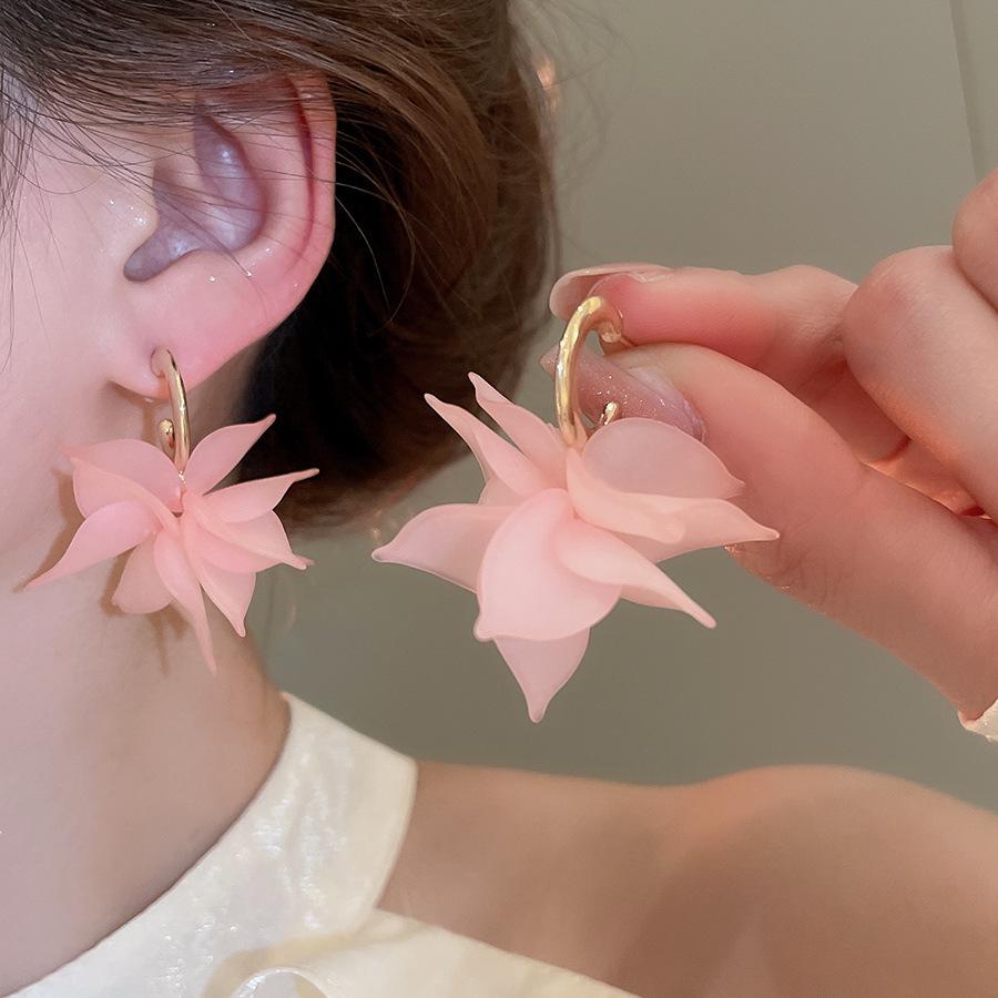 Silver Needle Pearl Tassel Earrings: Luxurious, Elegant Studs with Floral Design