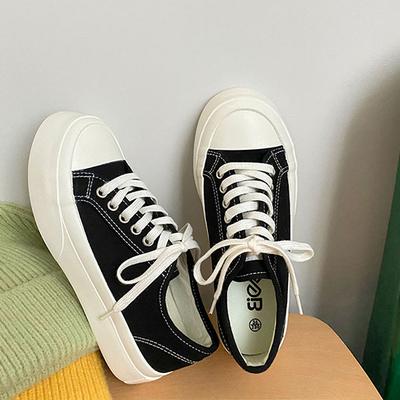 Polyvalentes au printemps et en été, jolies chaussures surélevées à semelle épaisse, chaussures en toile, version coréenne féminine, petites chaussures blanches d'étudiant, chaussures de planche à la mode