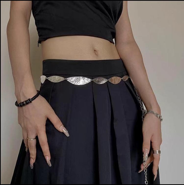 

Silver Leaf Chain Belt Waist Chain Metal Waistband Adjustable Waist Chain Accessory for Women and Men Suitable for Casual and Formal Wear