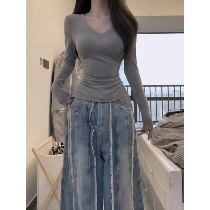 Women's Slim Fit White V-Neck Long Sleeve Base Layer Top with Velvet, Perfect for Autumn and Winter