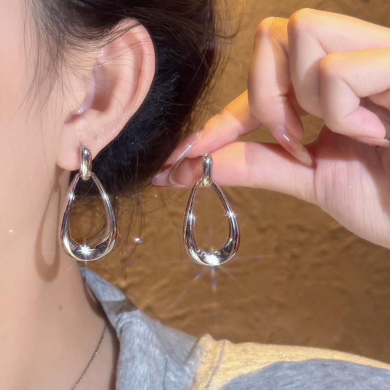 

Simple retro Hong Kong style geometric water drop stud earrings fashionable personality atmosphere metal plain ring earrings elliptical ring earrings
