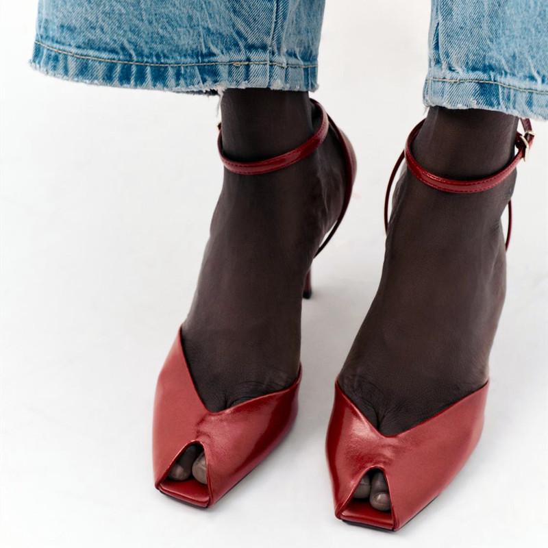 Mote Rød Mykt Skinn PU Ankelstropp Hælsandaler Kvinner Sexy Peep Toe Høye Hæler Elegante Bryllupssko Sandalias De Mujer