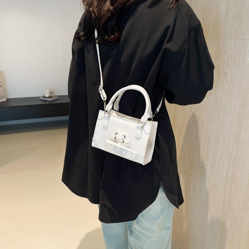 Stylish Korean Inspired Elegant Shoulder Bag For Fashionable Daily Commuting