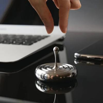 Nowy Metalowy Bączek Ręczny Kształt Kropli Wody - Magiczna Latająca Zabawka Biurkowa Fusion - Reduktor Stresu Biurowego - Zabawka Fidget Dla Dzieci i Dorosłych