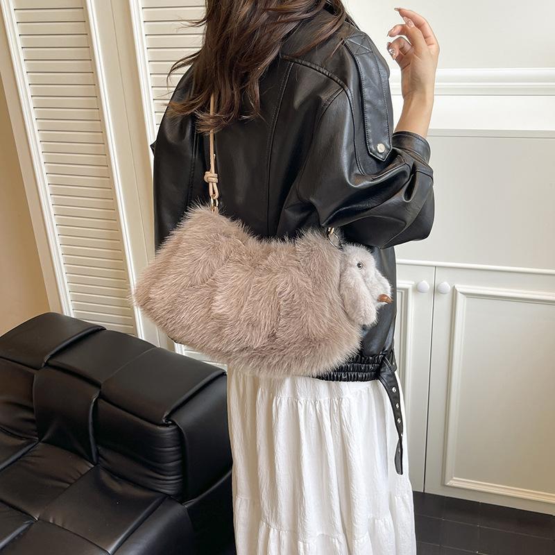 Plush bag women's large capacity 2025 new autumn and winter versatile casual single shoulder underarm bag, fluffy dumpling bag