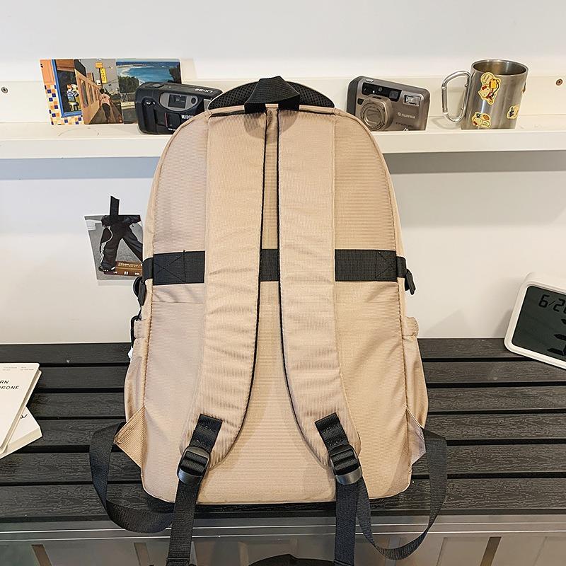 High-value retro tooling trendy and cool backpack for junior high school students, casual, simple, lightweight and large-capacity backpack.