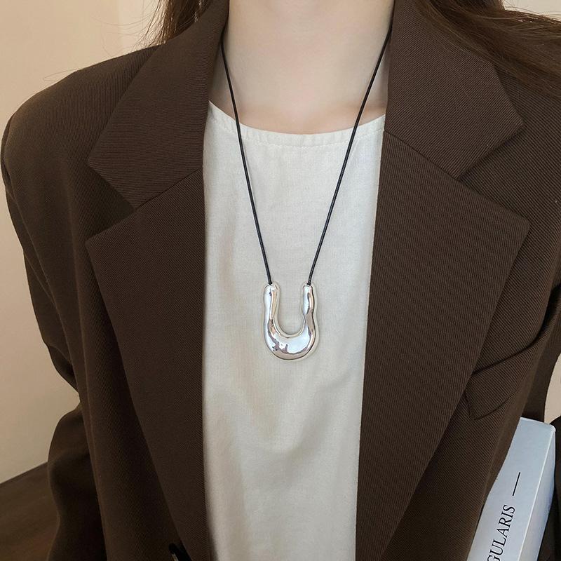 Korean Cold Wind Geometric Love Bow Necklace Personality Trend Sweater Chain Simple Retro Item Decoration