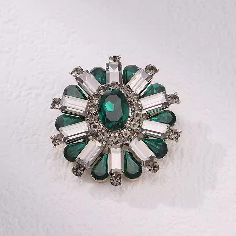 Crystal Flower Brooch High-End Women'S Retro Elegant Oval Brooch Pin Suit Coat Accessories