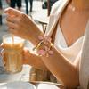 Bunte Emaillenblumen-Armreifen für Damen Elegante Weiße Große Florale Offene Armreifen Trendiger Sommerurlaub Schmuck Geschenk