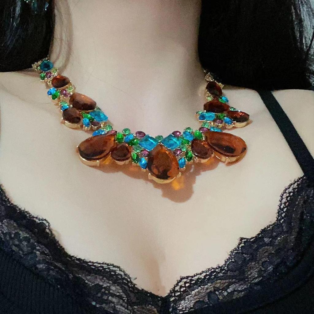 Vintage Court Style Retro Necklace - Exaggerated Light Luxury High-End Jewelry for Women