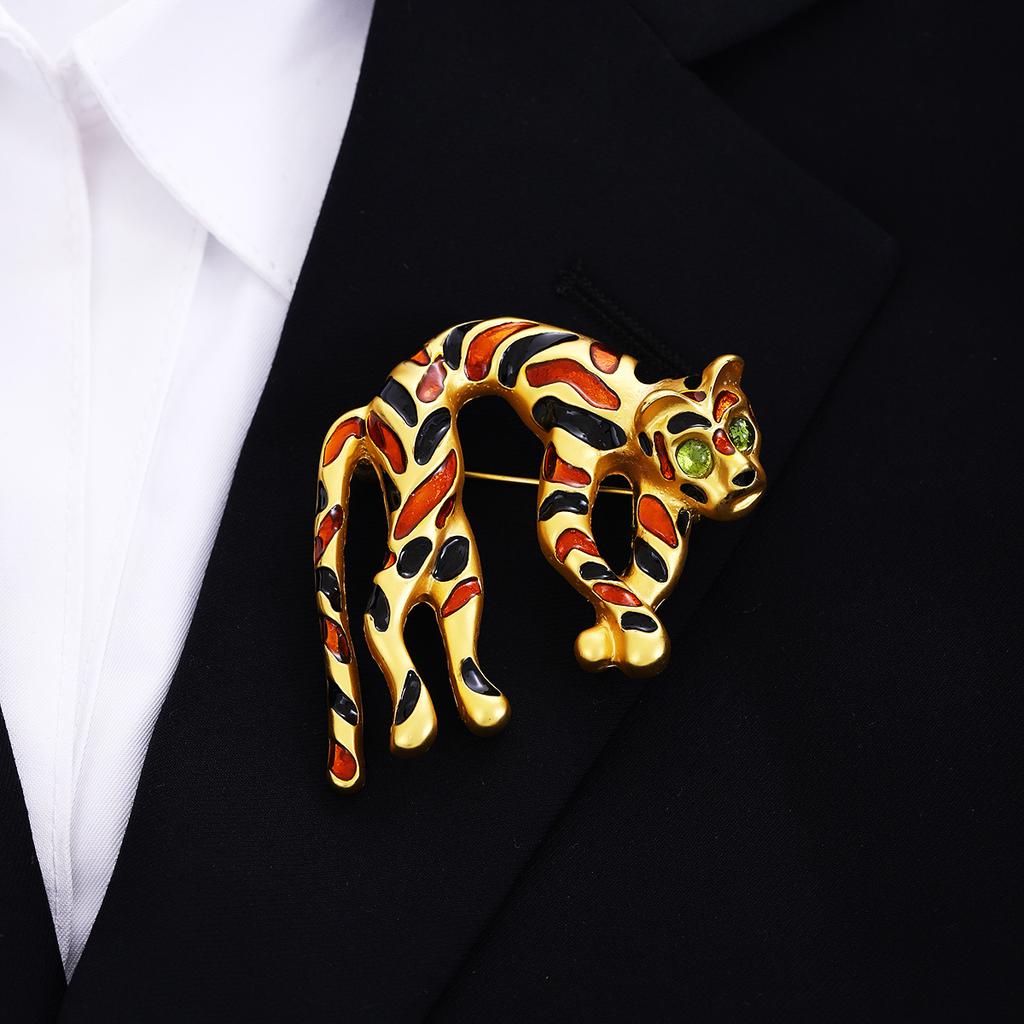 Light Luxury Three-Dimensional Enamel Color Glass Inlaid Cheetah Brooch Vintage Medieval Chic Retro Fashion Accessories