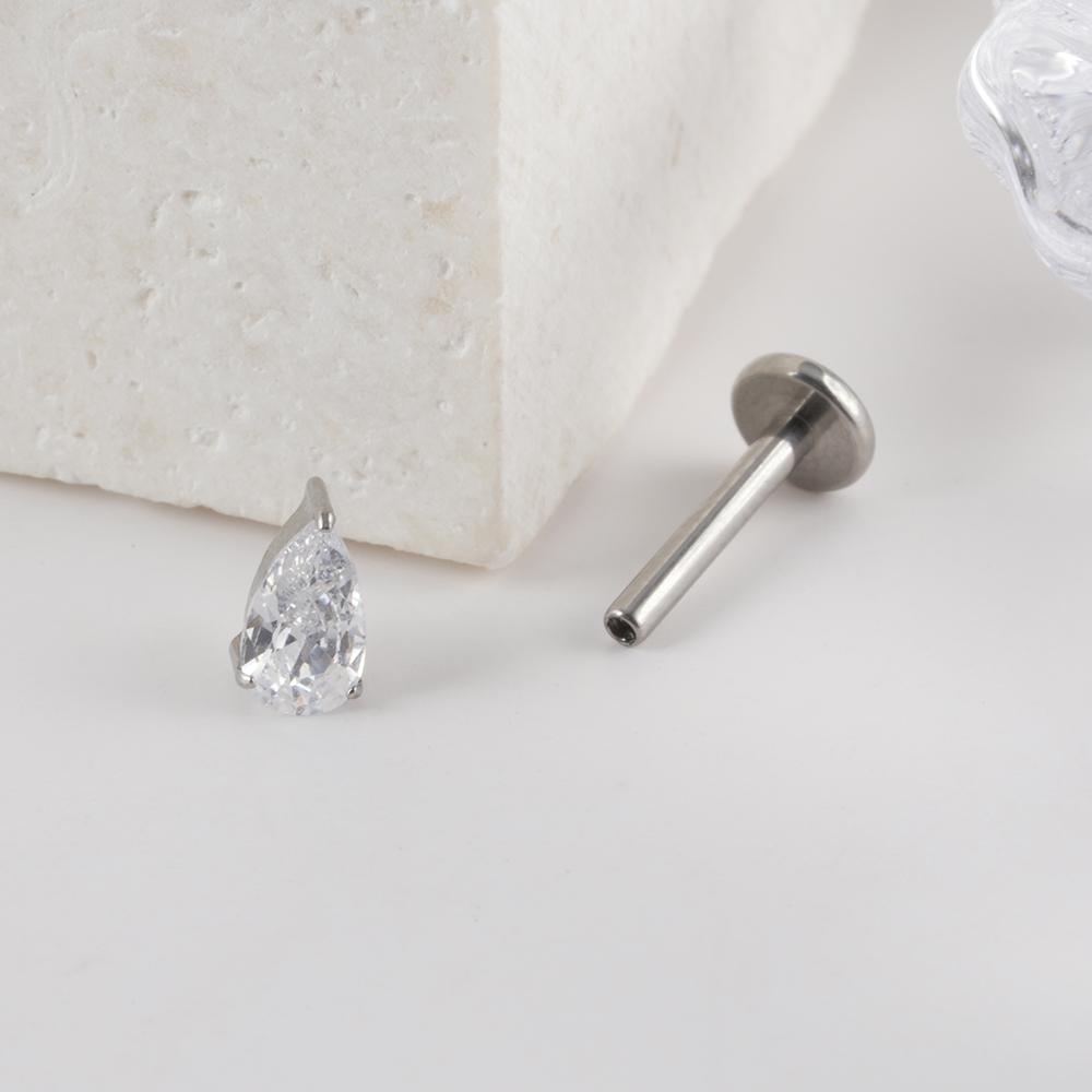 Titanio G23 ASTM F136 Lágrima Gota de Agua CZ Rosca Interna Stud para Labret Tragus Monroe Cartílago Hélice Piercing de Oreja