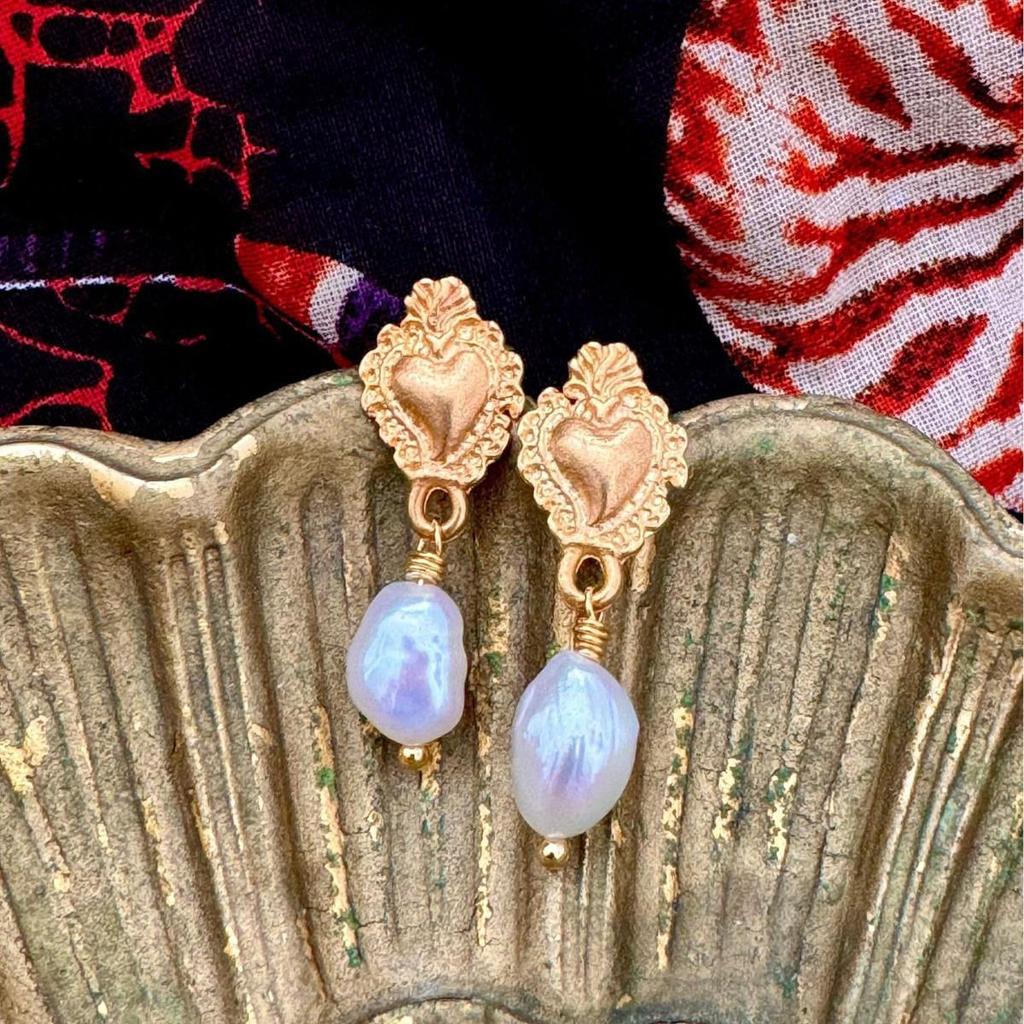Heart-Shaped Stainless Steel Shell Earrings - European and American Fashion Style, Color-Preserving Design.