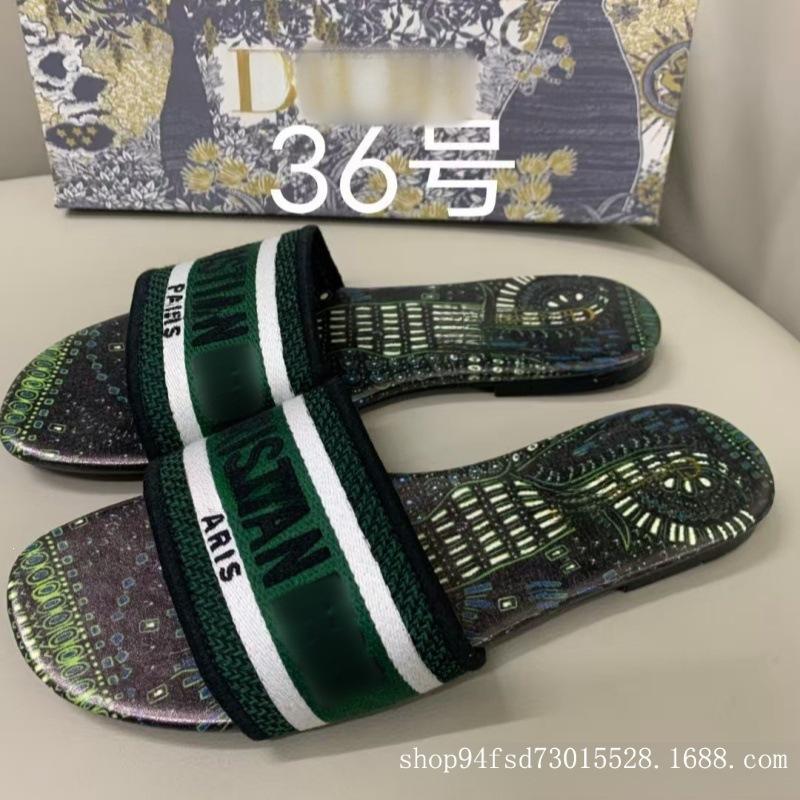This Board Shoes Jacquard Embroidered Women's Slippers Classic Casual One-letter Flat Slippers