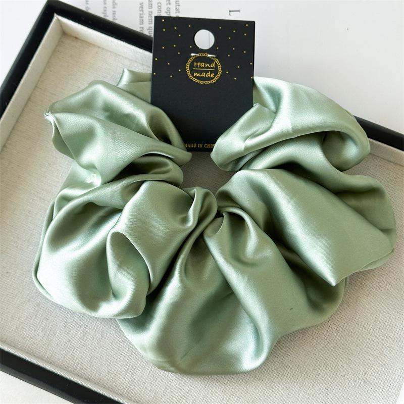 Elegant Retro Satin Scrunchie - Extra Large 18cm Diameter, Luxurious and Fashionable Hair Tie