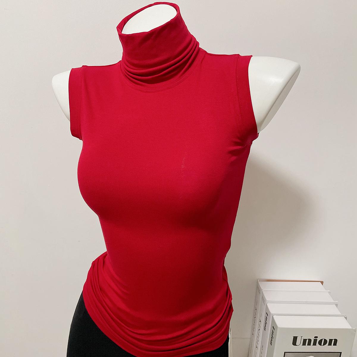 

Топ облягаючого крою, без рукавів, з високою горловиною, однотонний One Size вина червоного кольору