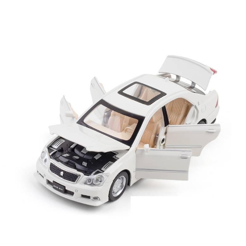 Alloy Car Model Toyota Crown Classic Sedan With Light And Sound For Collectors