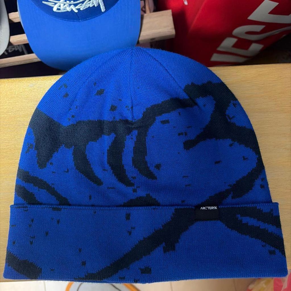 Used ARC'TERYX LIGHTWEIGHT GROTTO TOQUE