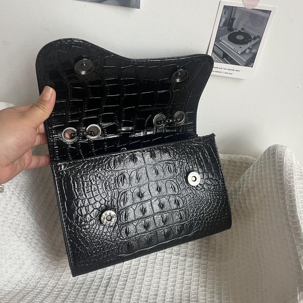 Vintage Black Gothic Underarm Bag Women Cross Faux Crocodile Large Capacity Shoulder Bag Ladies High End Y2K Chain Crossbody Bag