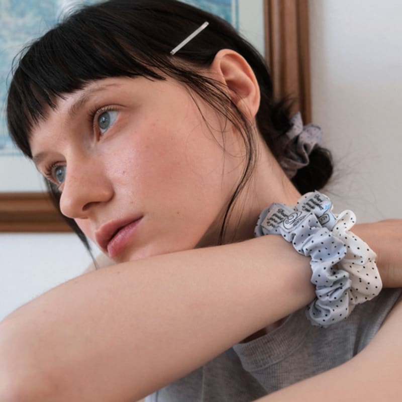 

ne [set of 3]Small Dot Scrunchie SMALL DOT (SET OF 3)