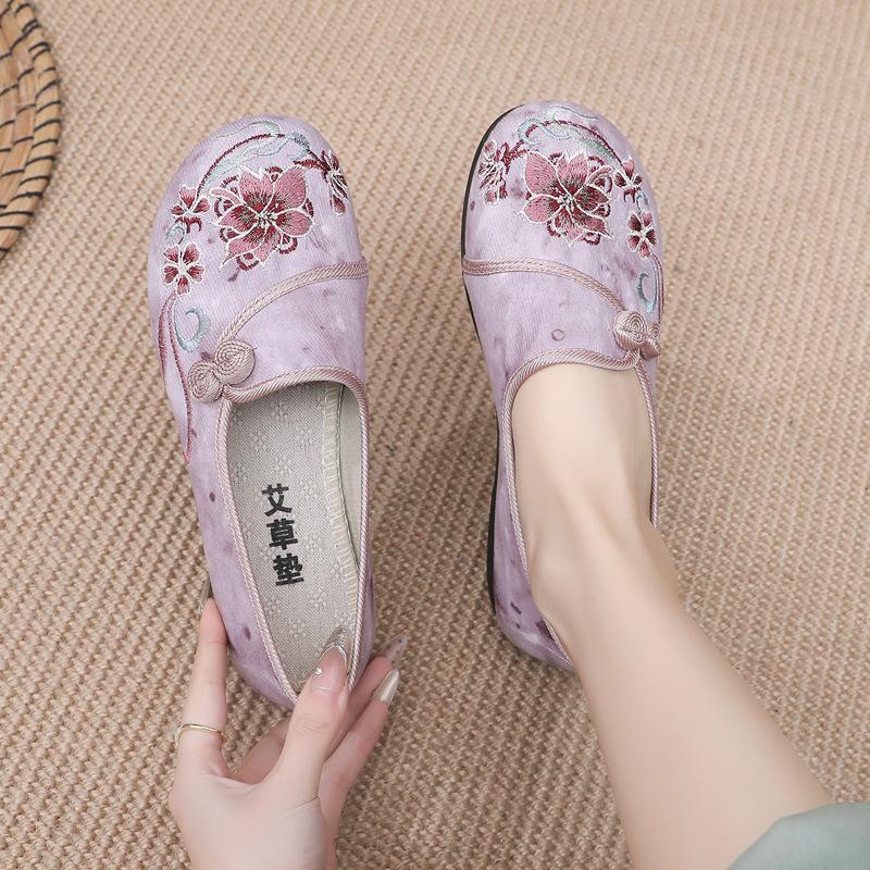 

Новые старые пекинские тканевые туфли женские ретро этнические туфли с вышивкой удобные мягкие подошвы женские одинарные туфли модные национальные туфли для мам 41 красный