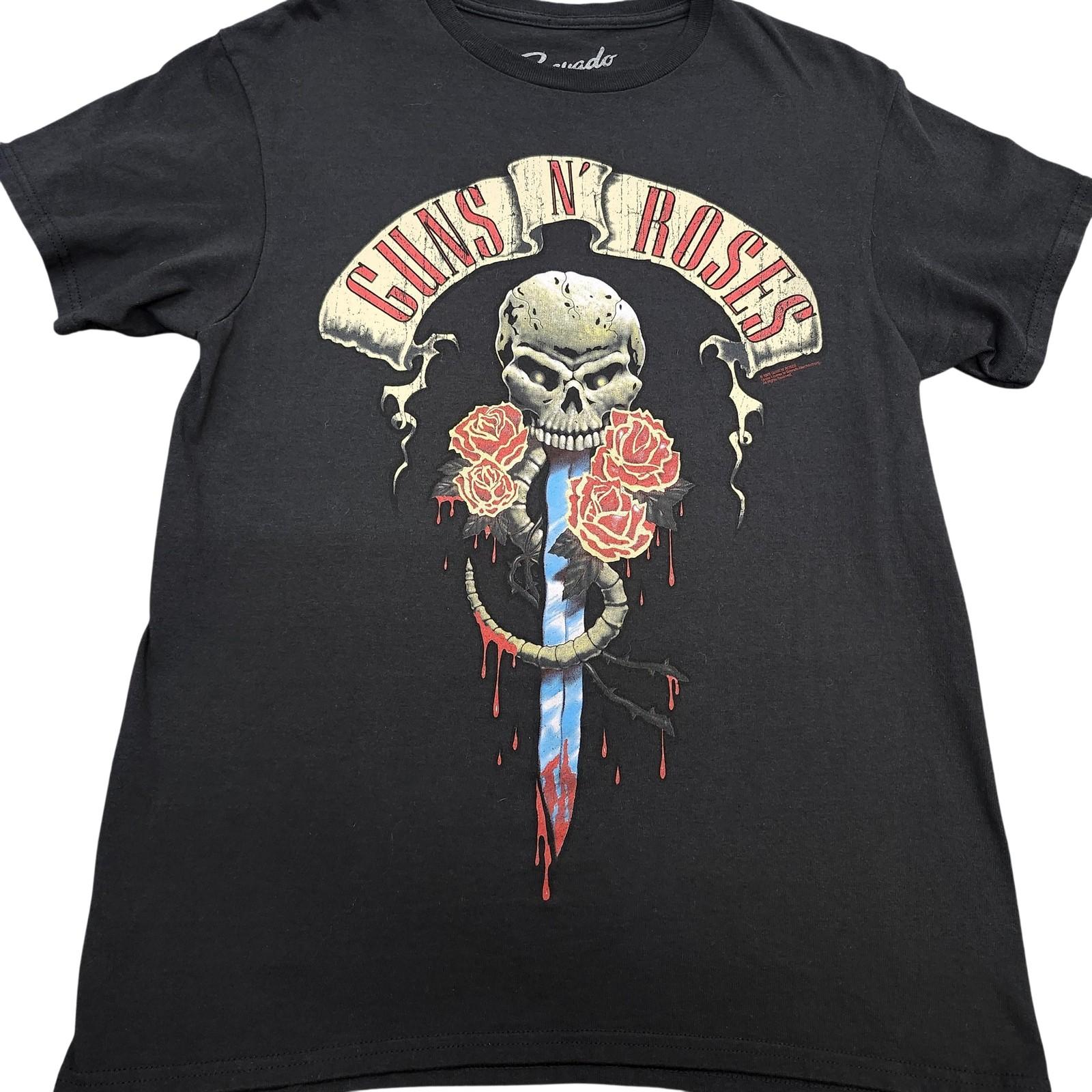 Bravado Shirt Mens Small Black Guns N Roses Skull Roses Graphic Tee Band Music Unisex T-Shirt S