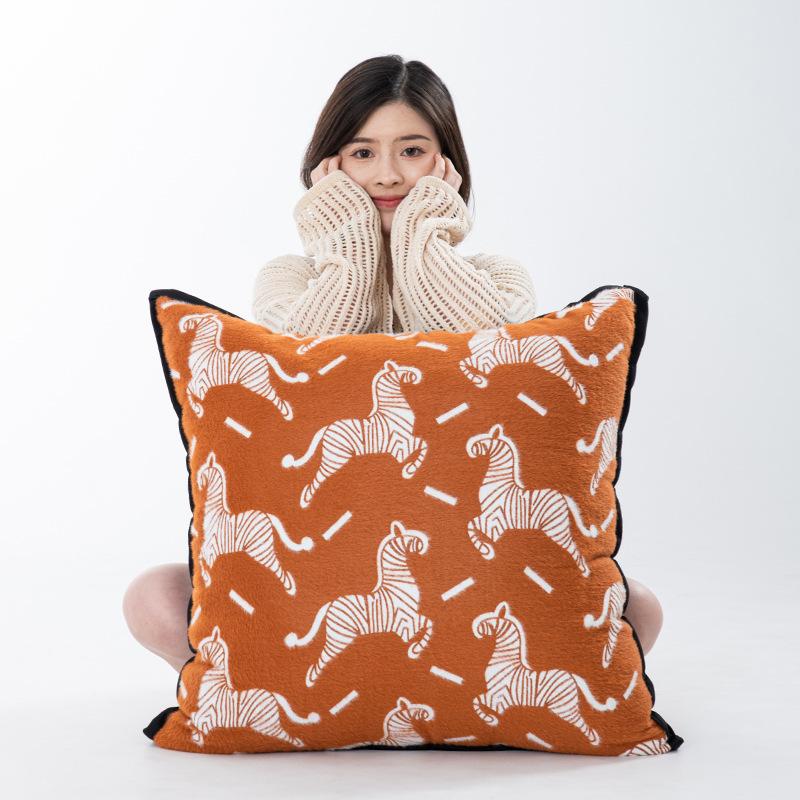 Medieval Style B & B Hotel Throw Pillow Cushion Sofa Living Room Pillowcase Backrest Pad - Soft Fabric Decorative Cushion