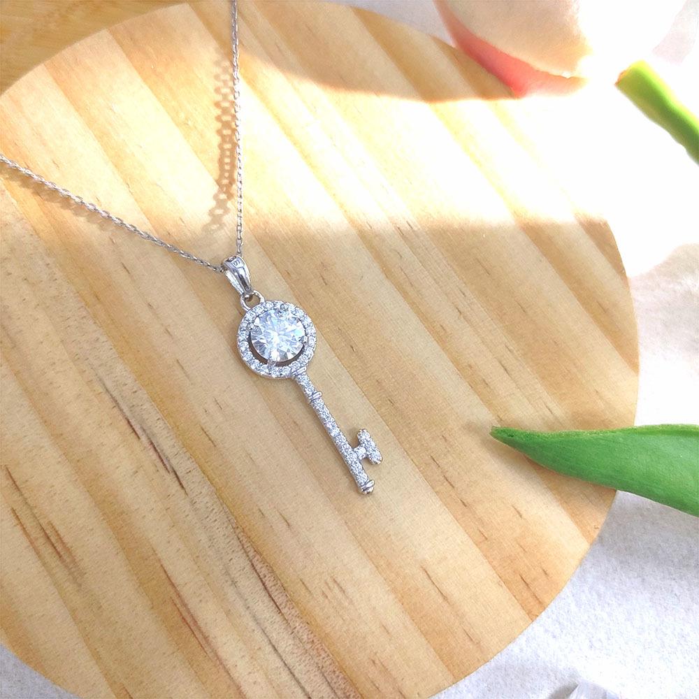 S925 Sterling Silver Moissanite Key Pendant Necklace for Women - Classic Carat Fashion Jewelry