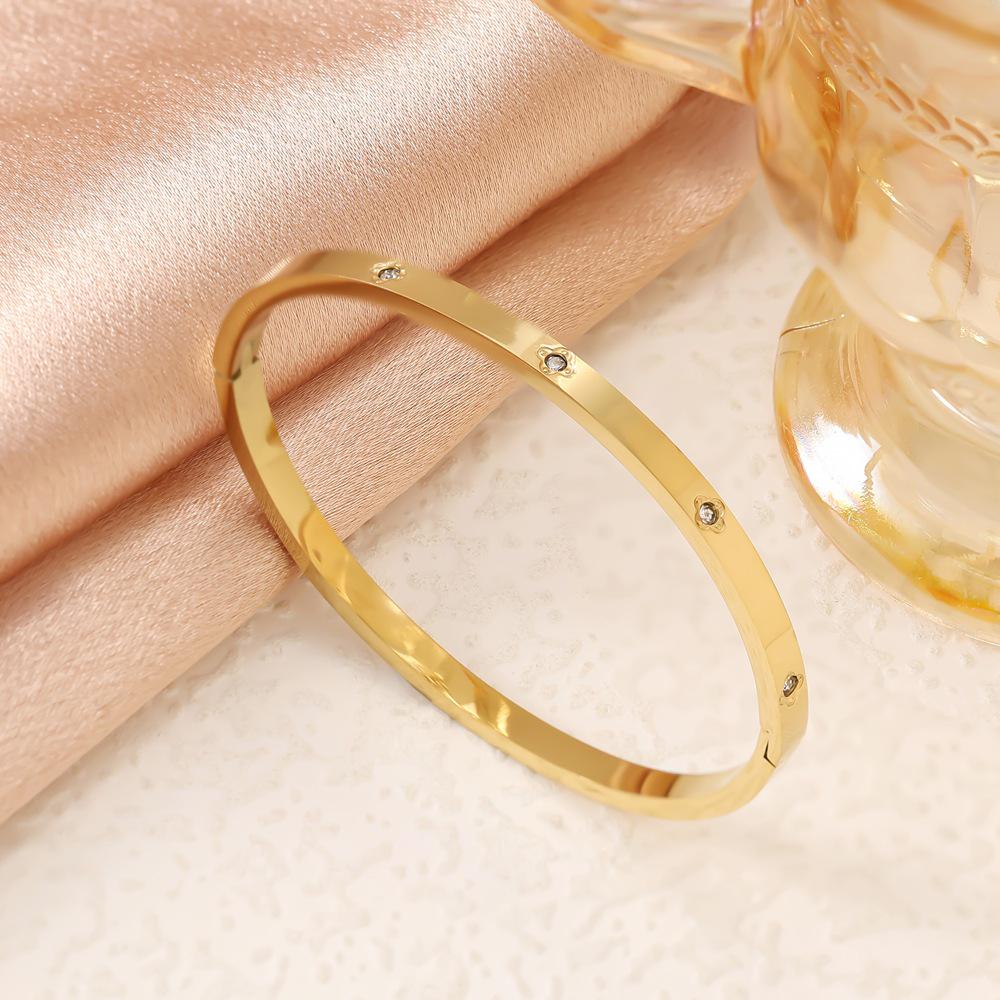 Stainless Steel Gold Four-Leaf Clover Bracelet Set: Includes Nail, Rhinestone, and Hollow Designs