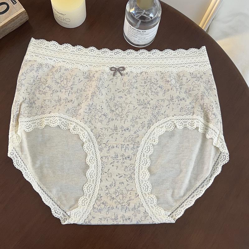 Ladies Spring and Autumn Vintage Floral Lace Cotton Antibacterial Extended Crotch Breathable Briefs