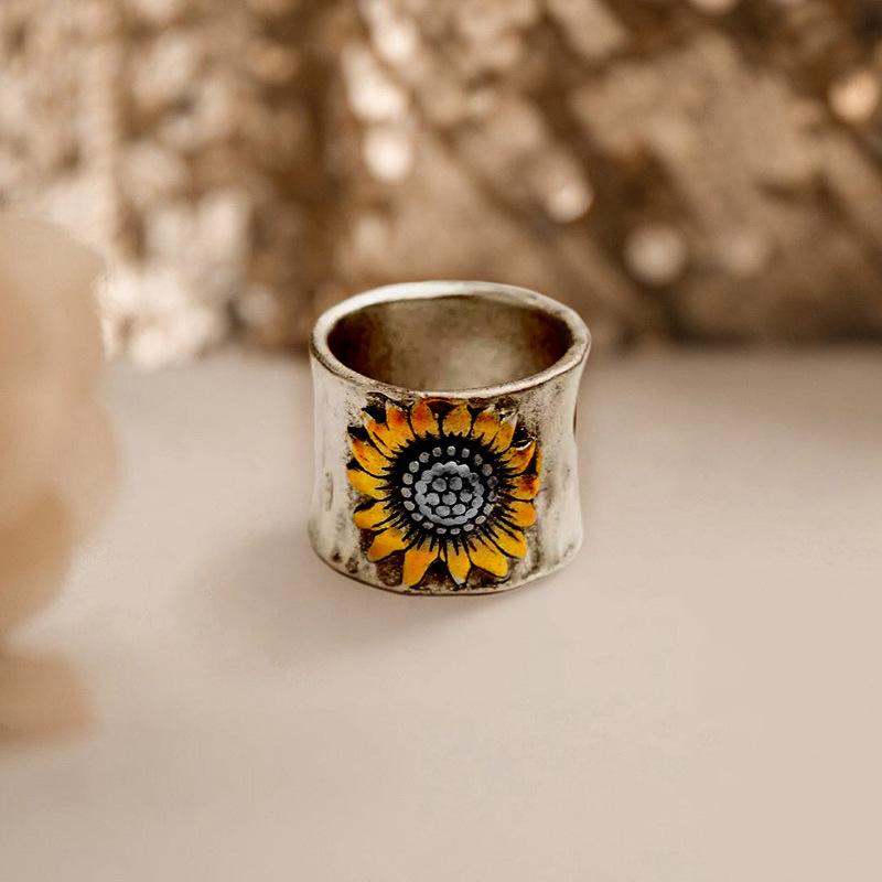 Retro Wide Version Ring, Male And Female Couples Sunflower Pattern Ring, Sun Creative Ring