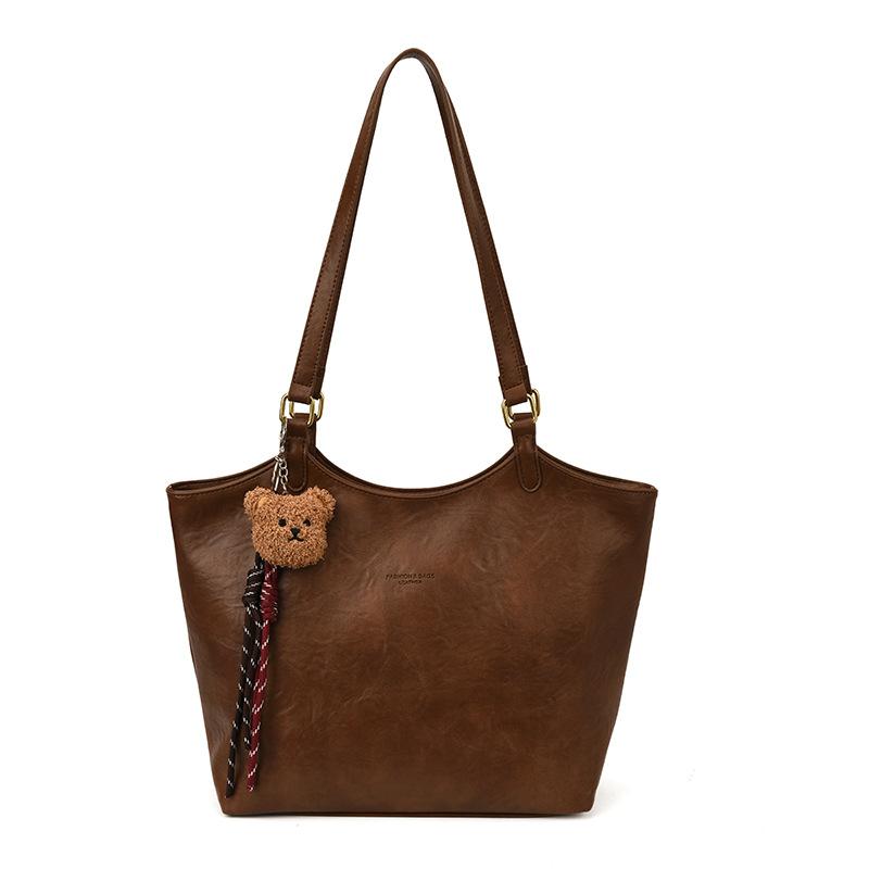 Large-capacity retro bag women's autumn and winter 2025 new versatile simple shoulder bag popular commuter tote bag this year