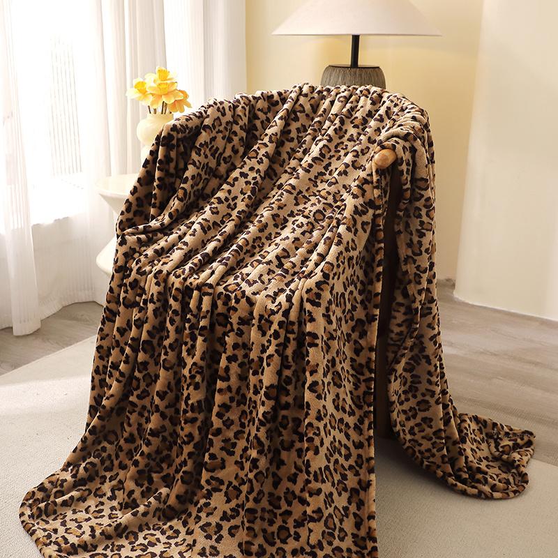 1 īpaši mīksts, stilīgs, ar leoparda