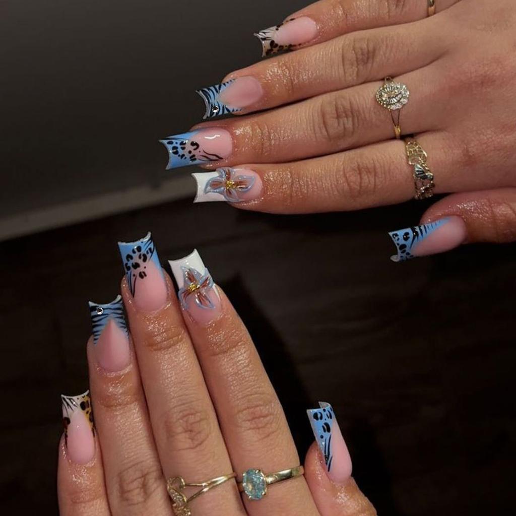 24PCS Square with Press on Nails Luxury Nude Pink Leopard Flower Artistic Fake Nails French Vintage Elegant Design False Nails