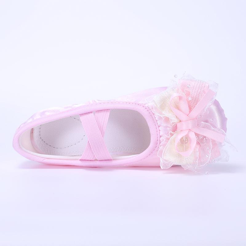Girls Dance Shoes Soft-Soled Practice Shoes Satin Ballet Shoes Baby Dancing Shoes Cute Stage Performance Cat Claw Shoes