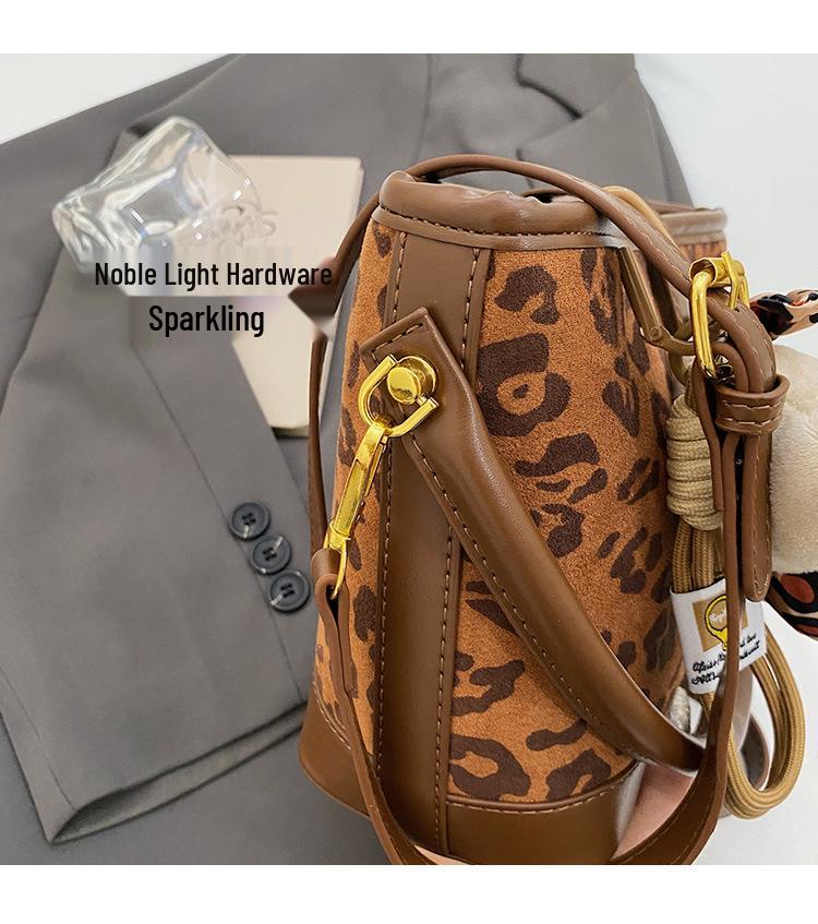 Women's 2025 High-End Commuting Crossbody Handbag - Small, Elegant Bucket Style