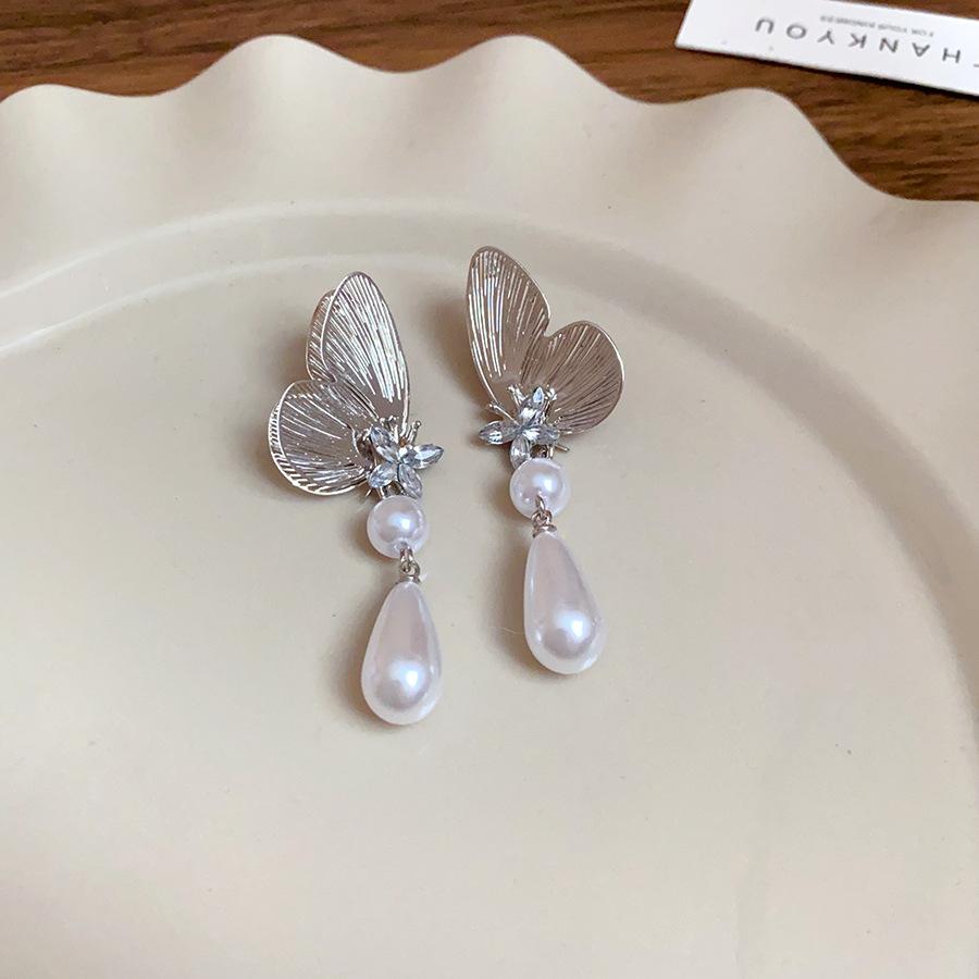 

Silver Needle Diamond Butterfly Pearl Tassel Earrings Light Luxury Premium Earrings French Retro Temperament Versatile Earrings Women