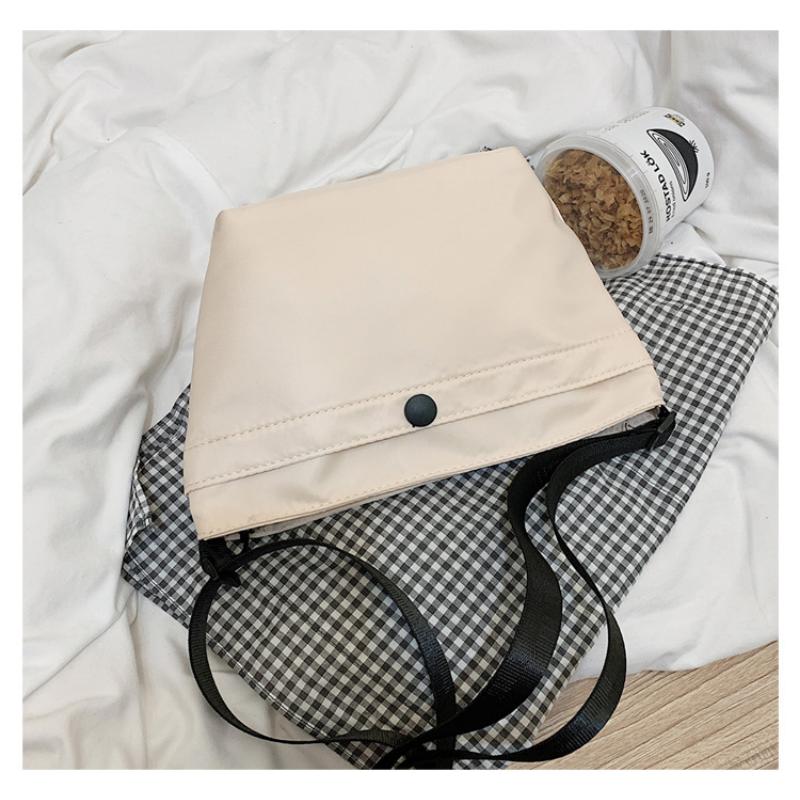 Kadın Crossbody Çanta için Modaya Uygun Tasarım Çok Yönlü Mini Su Geçirmez Kumaş Çanta Basit Omuz Çantası